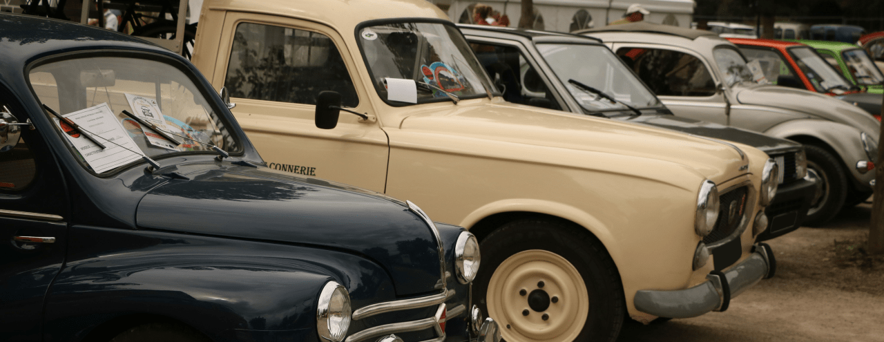 Photo des voitures de l'association Ornans Véhicules Historiques et Miniatures